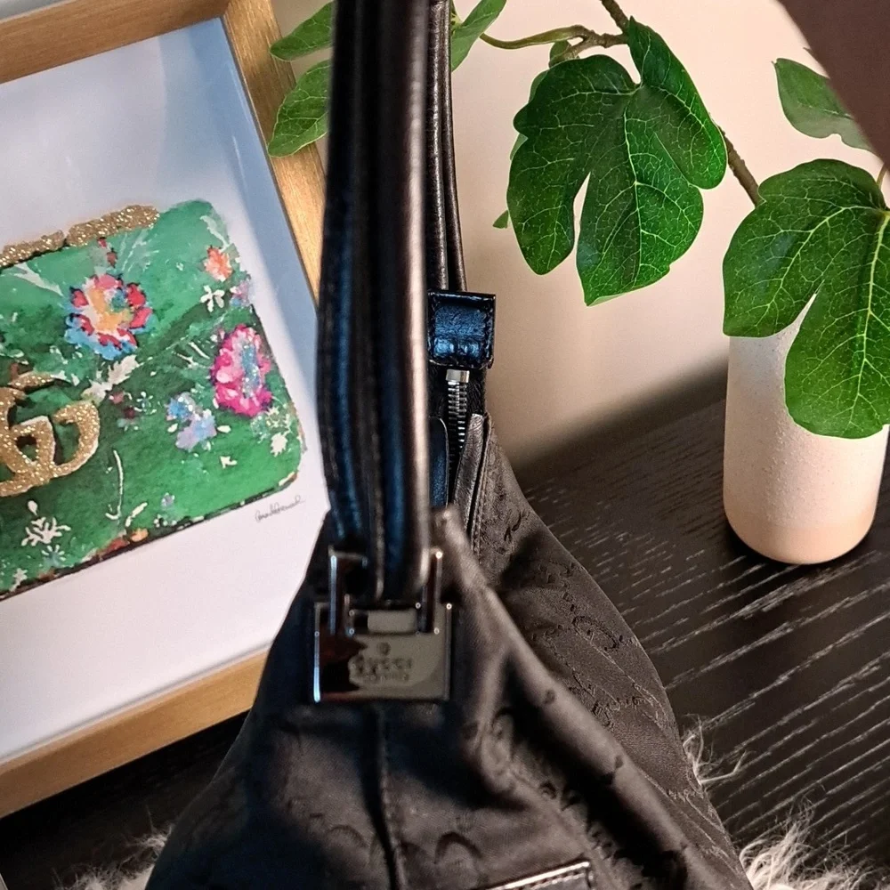 Gucci GG Canvas Shoulder Bag with COA EUC - Picture 9 of 17